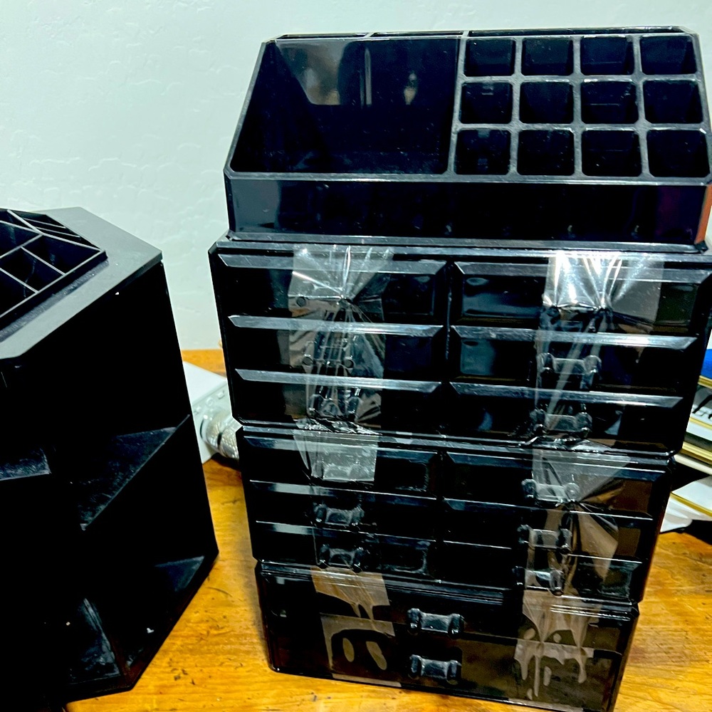 Acrylic makeup organizer black